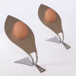 Des coquetiers design et originaux réalisés en inox brossé. Des accessoires de table modernes